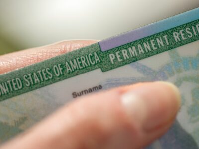 ¿Puedo ser deportado si tengo la Green Card?